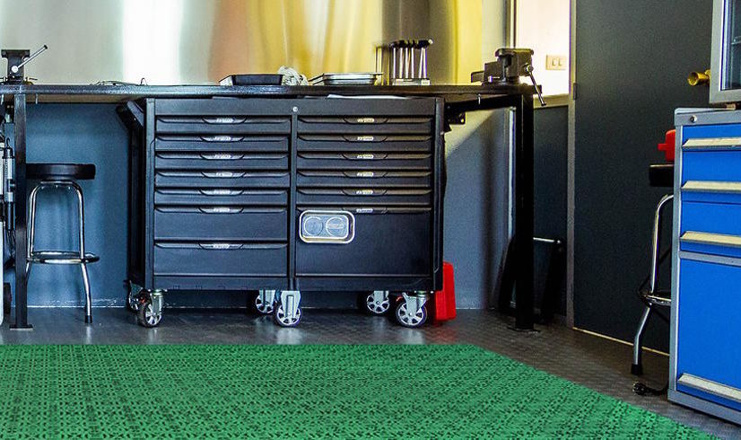 Loseplast plastic tiles for work areas